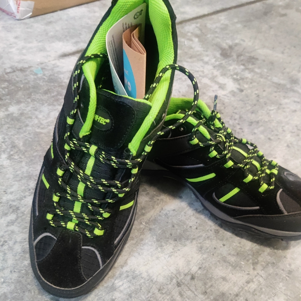 Hi-Tec Sarapo hiking shoes/ black and lime green